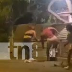 Mujer agrede violentamente a otra que golpeó a su hija en el Reparto Schick Foto: Fuerte agresión entre dos mujeres en el Reparto Schick, Managua / TN8