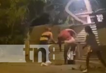 Mujer agrede violentamente a otra que golpeó a su hija en el Reparto Schick Foto: Fuerte agresión entre dos mujeres en el Reparto Schick, Managua / TN8