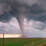 Daños y preocupación: Fuerte tornado azota Indonesia (VIDEO) Fuerte tornado golpea Indonesia