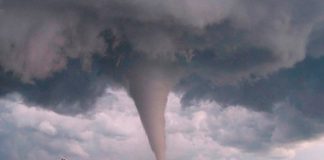 Fuerte tornado golpea Indonesia