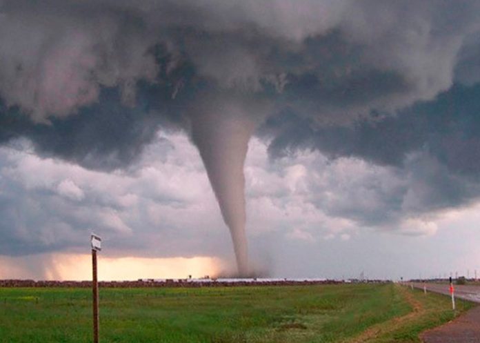 Fuerte tornado golpea Indonesia