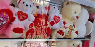Foto: Comercios de Nicaragua bien activos por San Valentín / TN8
