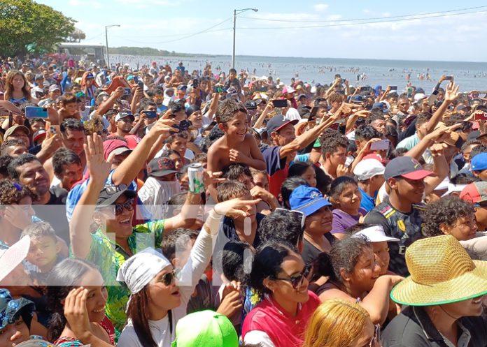 Foto: Veraneantes se desbordan en el Fiestón Playero, organizado por INTUR en Granada/TN8