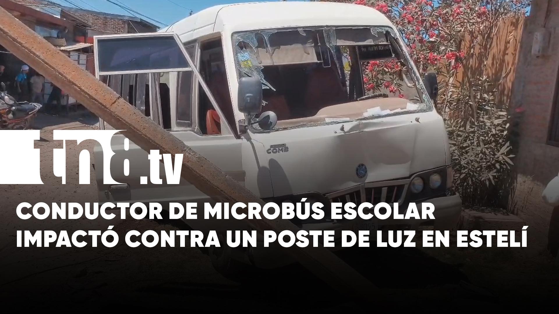 El Conductor de un microbús escolar impactó contra un poste en Estelí ...