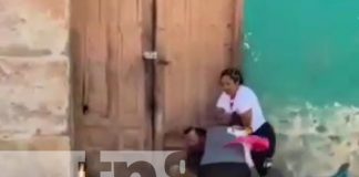 Batalla campal en la Calle El Yo-Yo de Granada protagonizada por dos mujeres