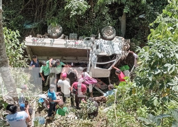 1 Un fallecido tras accidente del camión que cayó a un abismo en Nueva Segovia