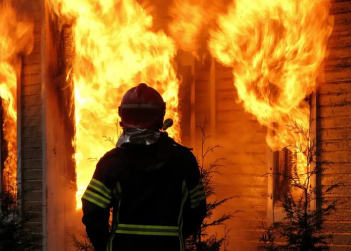 1 Foto: Incendio arrasa con una vivienda en barrio Hialeah, Managua / TN8
