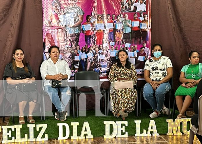 1 Realizan conversatorio en Jalapa destacando el papel de las mujeres