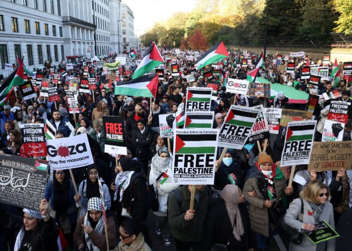 1 Miles de personas protestan en Londres por un alto el fuego en Gaza