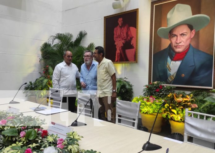 1 Foto: Embajador de México en Nicaragua presenta libro que destaca la lucha antimperialista/TN8