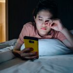 Expertos advierten sobre el uso de celulares antes de dormir Foto: Riesgos del uso de celulares por la noche /cortesía