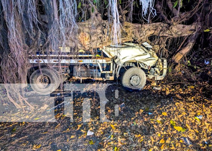 Foto: Colisión entre camiones deja un joven atrapado en la Carretera Granada–Guanacaste/TN8