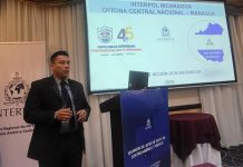 Teniente Gerlinton Centeno realizando presentación de Nicaragua.