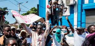 Foto: Haitianos protestan pese a la situación crítica /cortesía