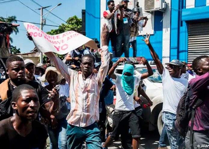 Foto: Haitianos protestan pese a la situación crítica /cortesía