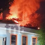 Infernal incendio afecta dos viviendas en el barrio Juan Emilio Menocal, Managua Infernal incendio consume dos viviendas en Linda Vista, Managua