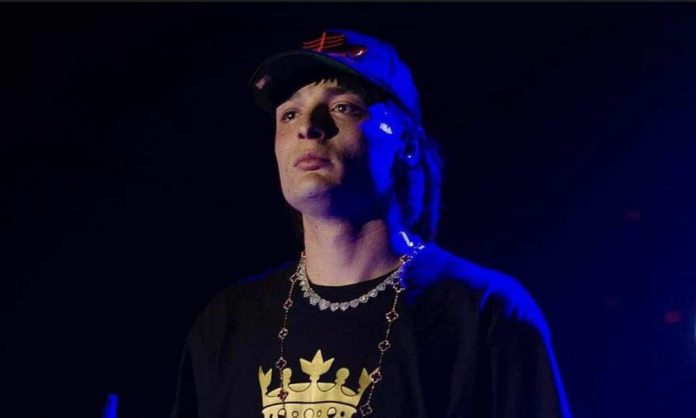 1 Foto: Fan de Peso Pluma lo esperò 19 horas y esto paso / Cortesìa