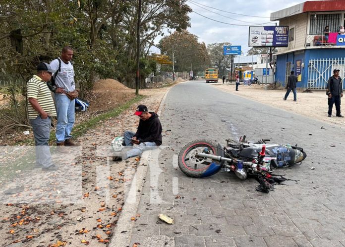 Foto: Colisión de dos motocicletas dejan a sus ocupantes lesionados en Jalapa/TN8