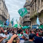 Argentina en masivas protestas en rechazo a mediadas de Milei Foto: Argentina alza la voz /cortesía