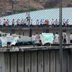 Se desata el pánico: Motín en cárcel de Ecuador deja un muerto y varios heridos Un muerto y heridos tras motín en una cárcel de Ecuador