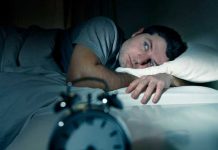 Dos noches de sueño interrumpido hacen sentir a las personas más viejas