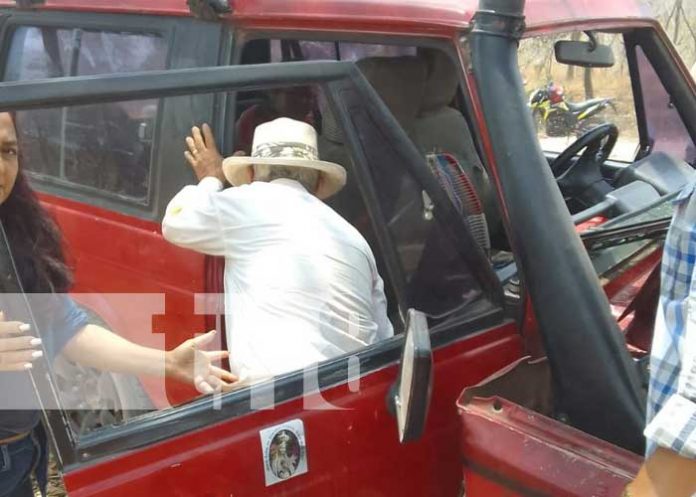 1 Foto: Ocupantes de vehículo sobreviven tras impactar contra árbol en Juigalpa/TN8