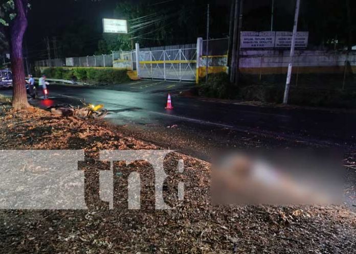 Foto: Motociclista pierde la vida al estrellarse contra la cuneta en la Carretera a Masaya/TN8