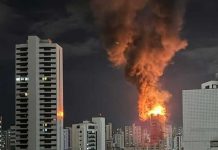 Foto: Gran incendio afecta a edificio en construcción en Brasil / Cortesía