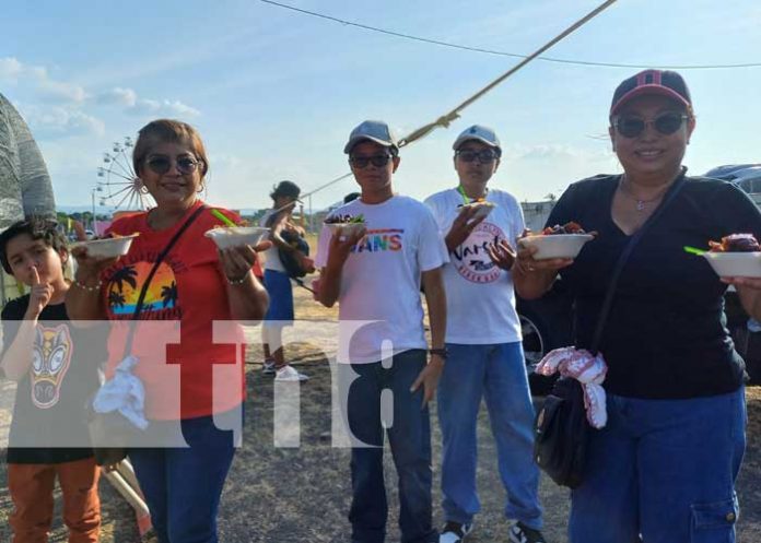 Foto: Cientos de personas disfrutaron del almíbar más grande en el Puerto Salvador Allende/TN8