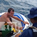 Sueco había quedado a la deriva en una balsa, siendo rescatado por la Fuerza Naval Foto: Sueco había quedado a la deriva en una balsa, siendo rescatado por la Fuerza Naval/TN8