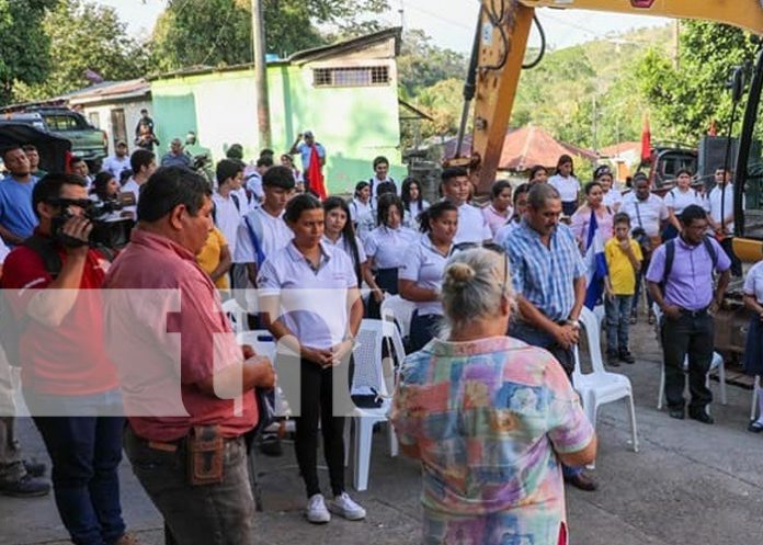 Foto: Construcción de calles adoquinadas en el barrio 19 de julio de Siuna/TN8