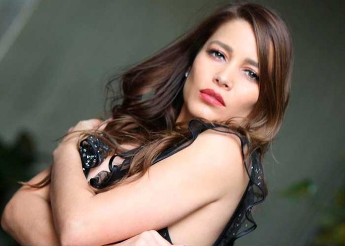 Adriana Fonseca celebra su cumpleaños con sexys fotos