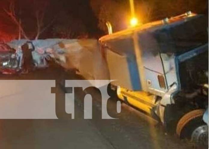 2 Accidente de una camioneta, una rastra y una cisterna en carretera Muy Muy- Boaco