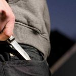 Un cuchillo incrustado en el pecho tras agresión doméstica en Costa Rica