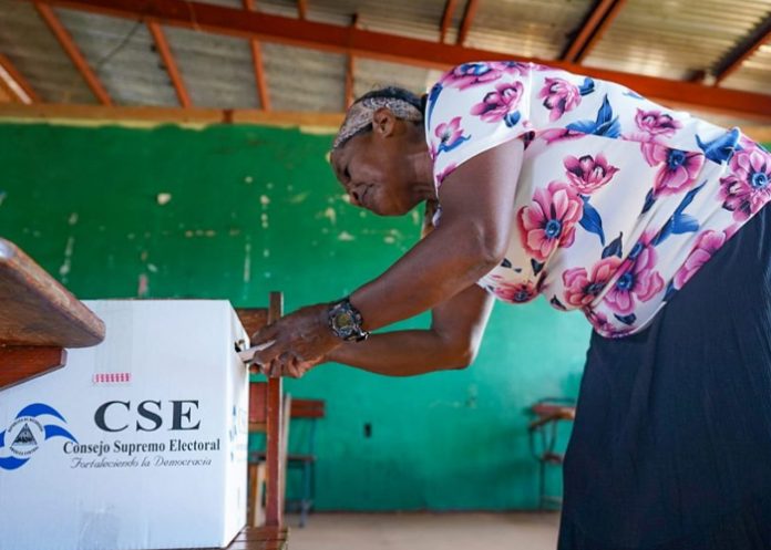 2 Foto: Caribeños viven y trabajan en paz; luego de los comicios electorales que se desarrolló en sus pueblos / Cortesía
