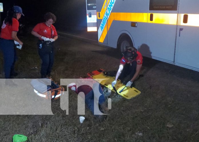 Foto: Motorizados en estado de ebriedad impactaron en un rótulo publicitario en Estelí/TN8