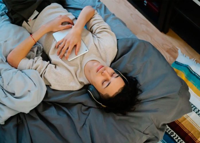 Foto: Joven china pierde audición permanente /cortesía