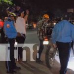 ¡Tres en una moto! Jóvenes a exceso de velocidad provocan accidente en Estelí Jóvenes a exceso de velocidad provocan accidente en Estelí