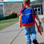 Indignación en redes: Maestra maltrata físicamente a un pequeño en Colombia Captan a profesora maltratando a un menor en Colombia