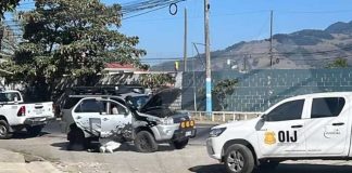 Sicarios acribillan carro a plena luz del día en residencial de Costa Rica