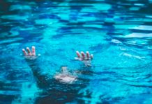 Desgracia en Texas: Niña de 8 años muere atrapada en la tubería de una piscina Hallan a niña muerta dentro de la tubería de una piscina