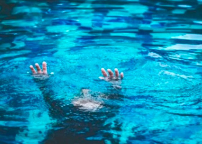 Hallan a niña muerta dentro de la tubería de una piscina