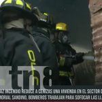 Llamas, humo y chispas tras voraz en incendio en vivienda de Managua Foto: Fuerte incendio en el barrio Hialeah, en Managua / TN8