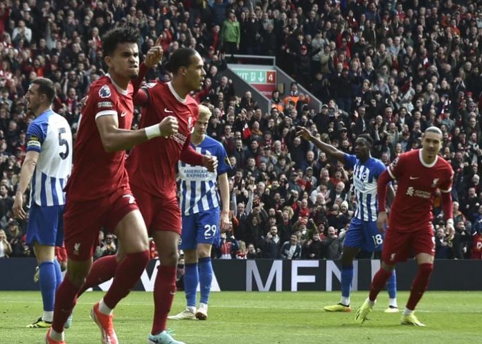 Liverpool toma el liderato de la Premier