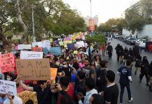 Mujeres de Pakistán salen a las calles para exigir más derechos Mujeres salen a las calles en Pakistán para exigir más derechos
