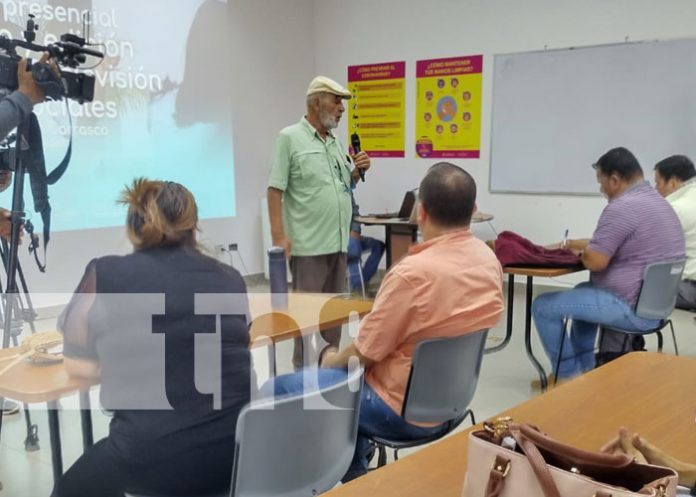 Foto: Taller de edición de cine en la Cinemateca Nacional / TN8