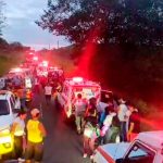 Accidente en Costa Rica: Bus con 50 pasajeros se desploma en una cuneta Bus cayó en cuneta con 50 pasajeros en Costa Rica