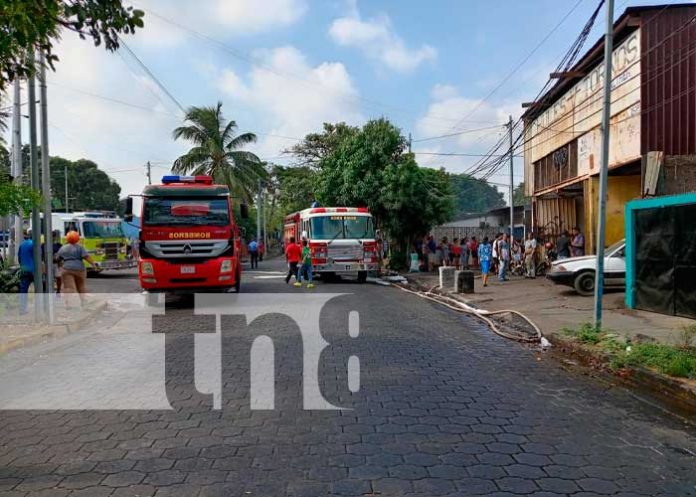 Incendio arrasa con una casa en Managua
