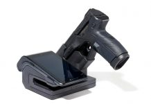 Presentan pistola inteligente con reconocimiento de huellas dactilares Pistola inteligente es capaz de reconocer a su dueño