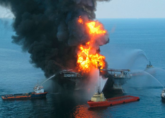 Cuatro muertos en el incendio de una plataforma frente a Gabón